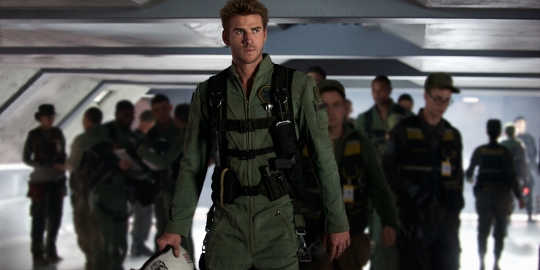 Liam Hemsworth spielt den jungen Piloten Jake Morrison