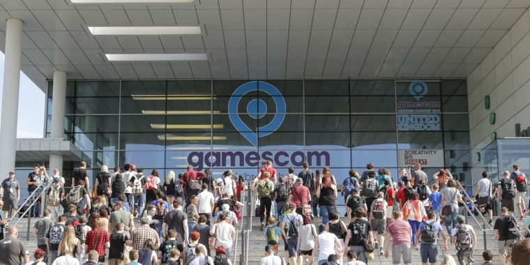 Der Süd-Eingang der Kölner Videospiele-Messe Gamescom am Besuchertag.