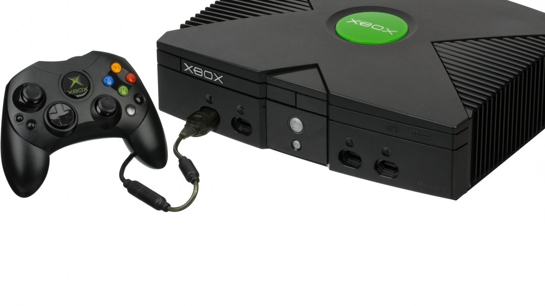 Xbox feiert 15-jähriges Jubiläum! Aller Anfang ist schwer: Die erste Xbox kam gewaltig, aber zu spät - und mit gigantischem Controller 