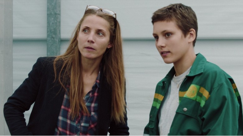 Unn Tove und Rosemari sind zusammen auf der Suche nach der Mutter des Mädchens.