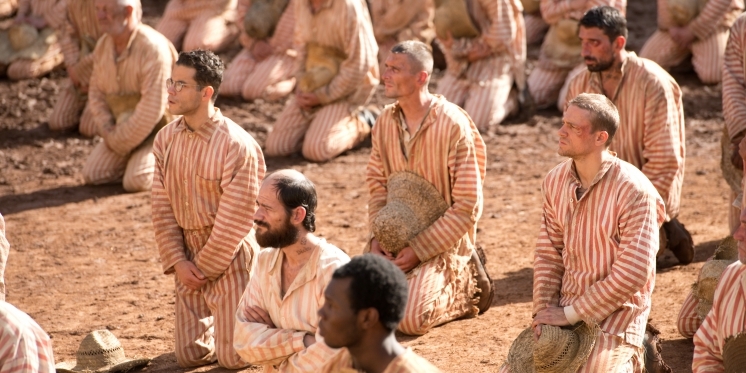Szenenbild aus "Papillon (2017) - Gefangenschaft